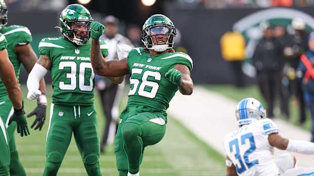 New York Jets LB Quincy Williams celebrates stop on defense
